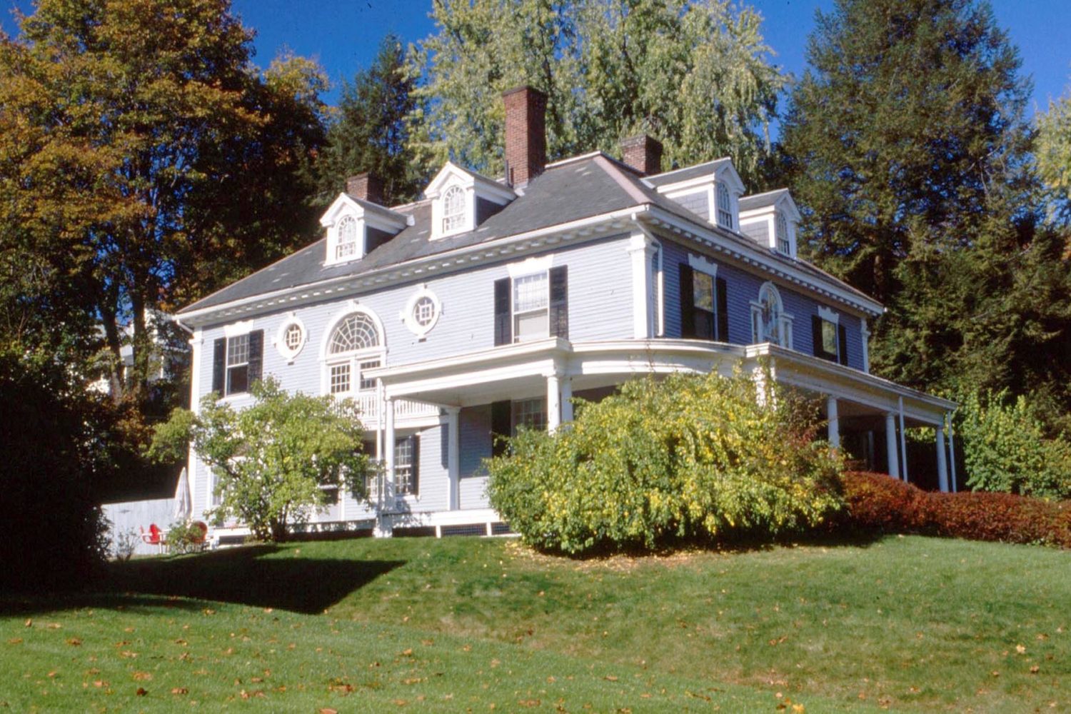 Colonial Revival - Antique Homes