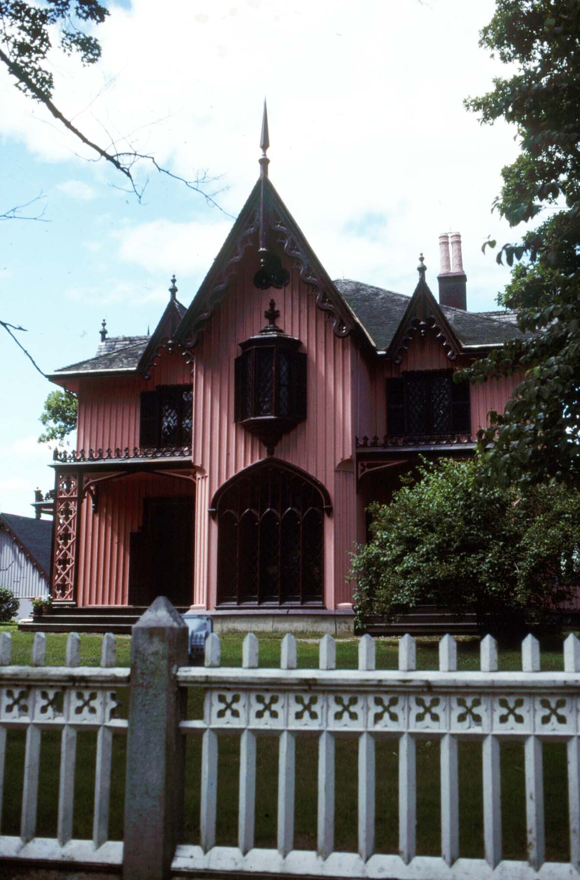 Gothic Revival Roseland Cottage 