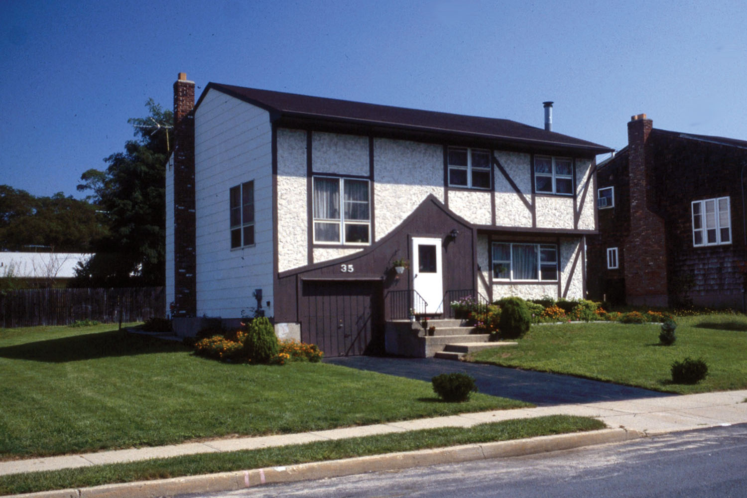 post-war-styles-antique-homes